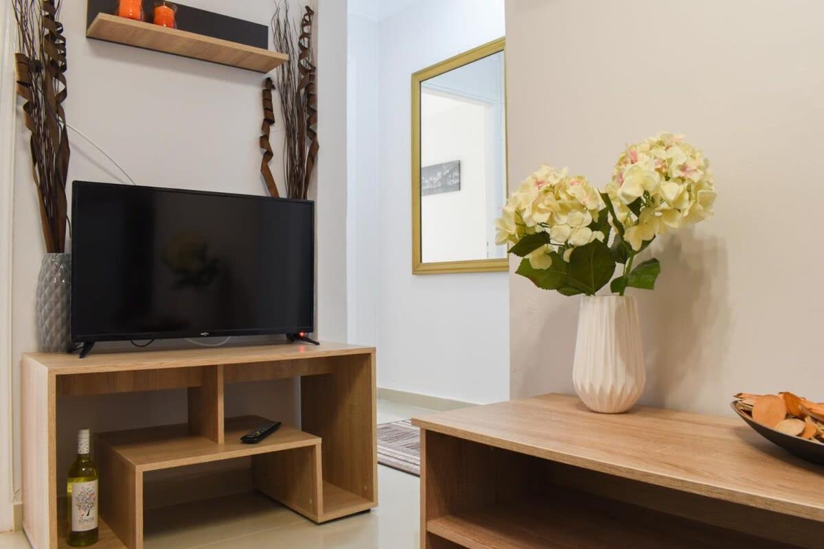 Comfy Central Square Gem With Balcony Διαμέρισμα Καλαμάτα Εξωτερικό φωτογραφία
