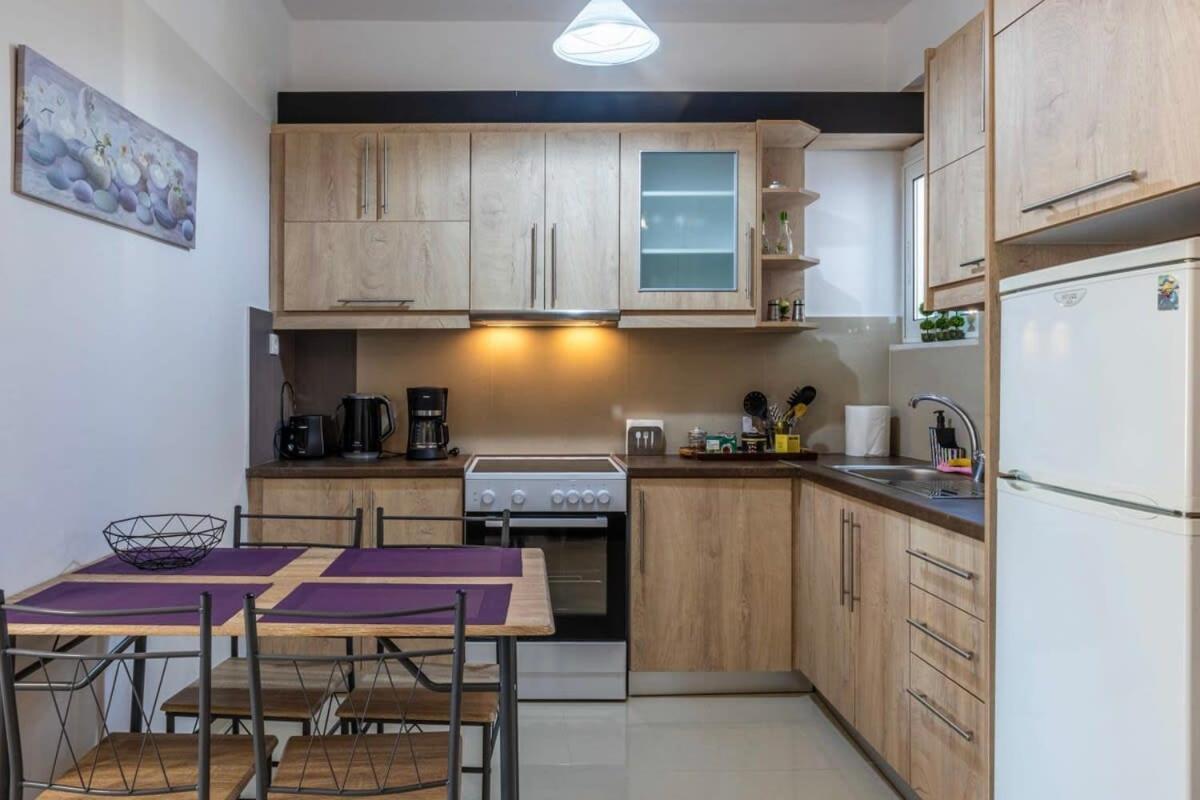 Comfy Central Square Gem With Balcony Διαμέρισμα Καλαμάτα Εξωτερικό φωτογραφία