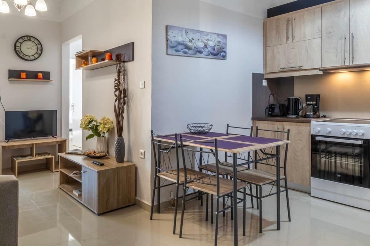 Comfy Central Square Gem With Balcony Διαμέρισμα Καλαμάτα Εξωτερικό φωτογραφία