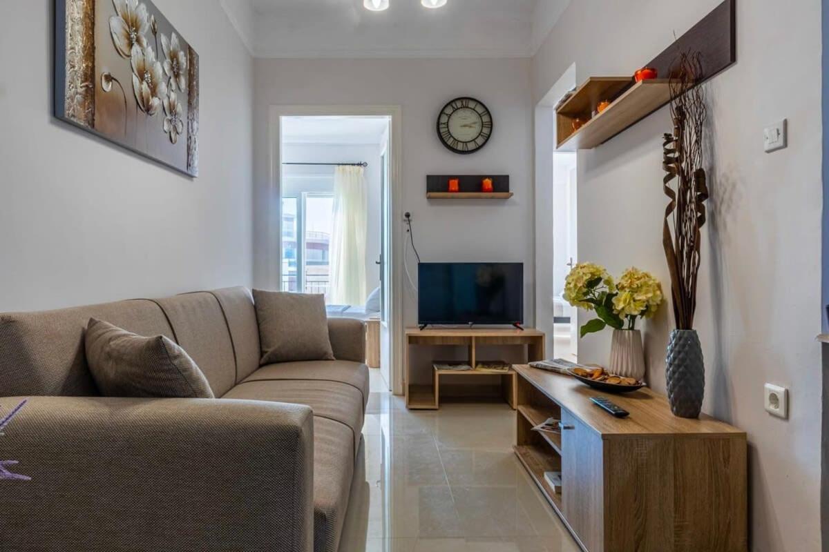 Comfy Central Square Gem With Balcony Διαμέρισμα Καλαμάτα Εξωτερικό φωτογραφία